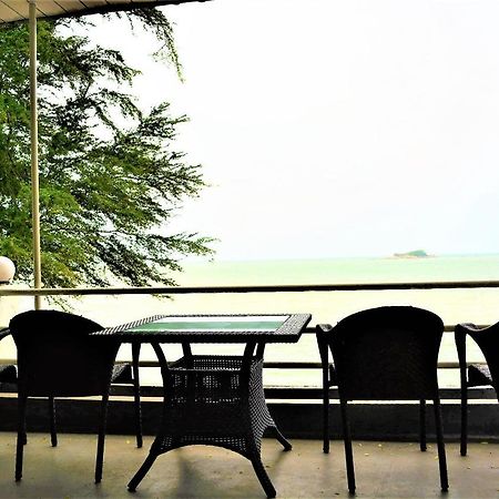 G&T'S Beach Front Villa Tanjung Bungah  Εξωτερικό φωτογραφία