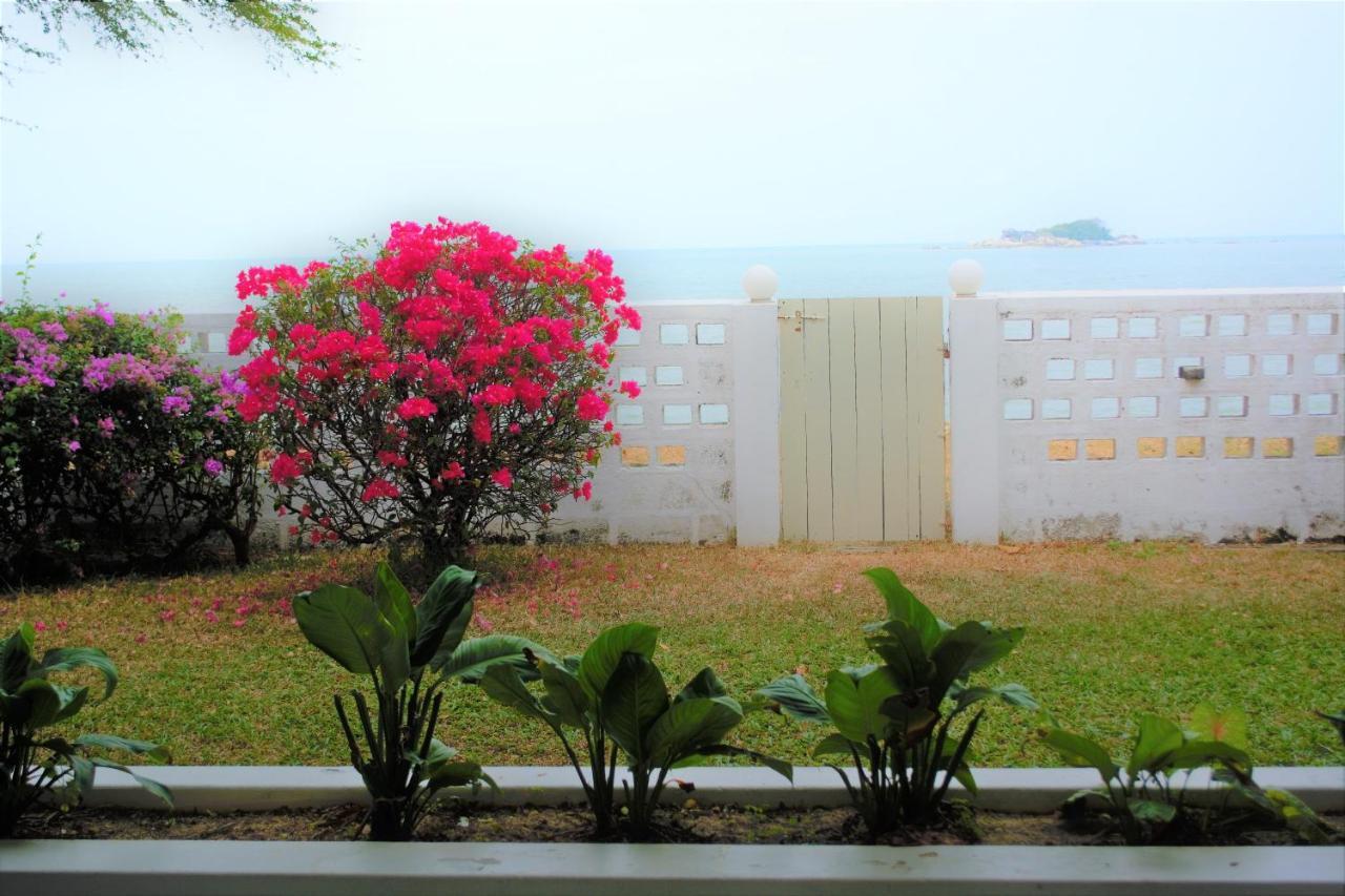 G&T'S Beach Front Villa Tanjung Bungah  Εξωτερικό φωτογραφία