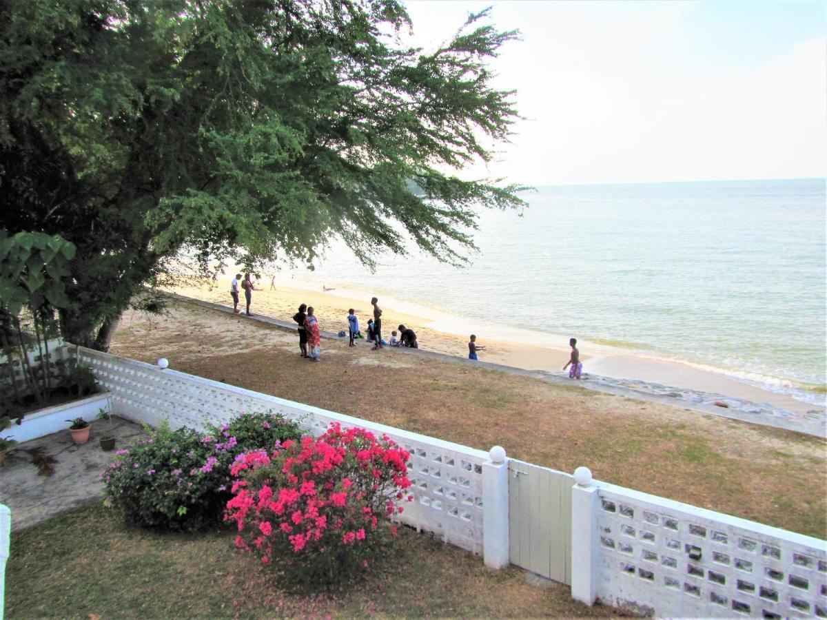 G&T'S Beach Front Villa Tanjung Bungah  Εξωτερικό φωτογραφία